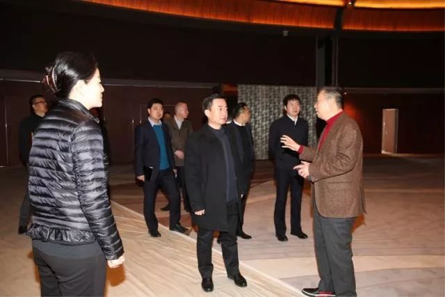 ”店小二“上门服务啦！李毅到迈科商业中心调研