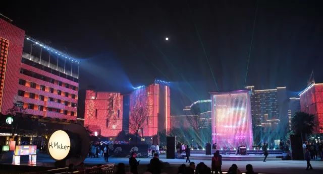 闪耀全国!500架“夜空精灵”炫舞高新,硬科技助力“西安年”完美收官!