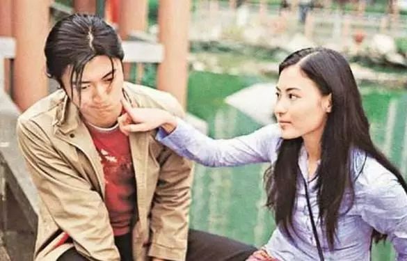 王菲谢霆锋甜蜜相处,王菲谢霆锋十指紧扣大秀恩爱