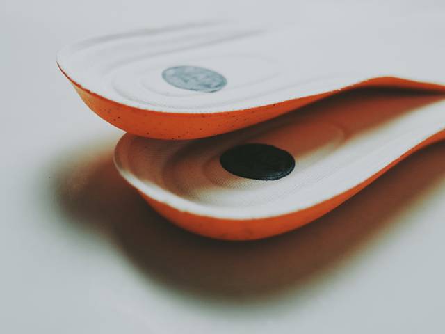 撞鞋不可怕谁最尴尬,撞鞋不可怕谁假谁尴尬