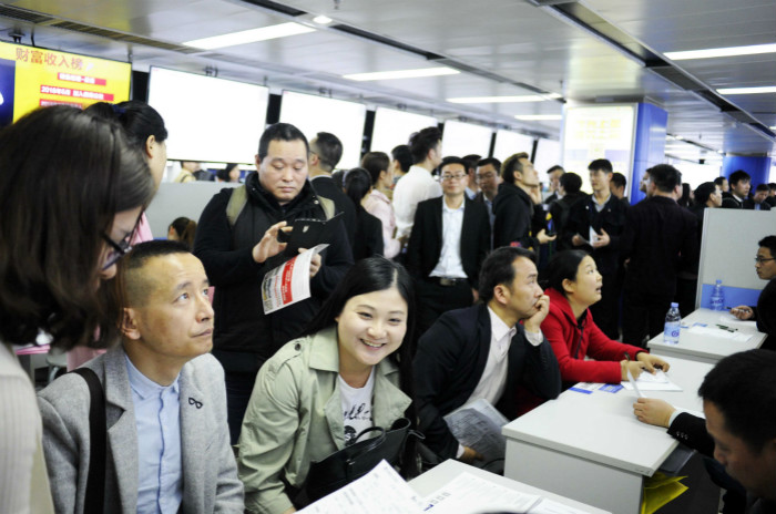 广州金融行业保险招聘,最新广州业务员跑市场招聘