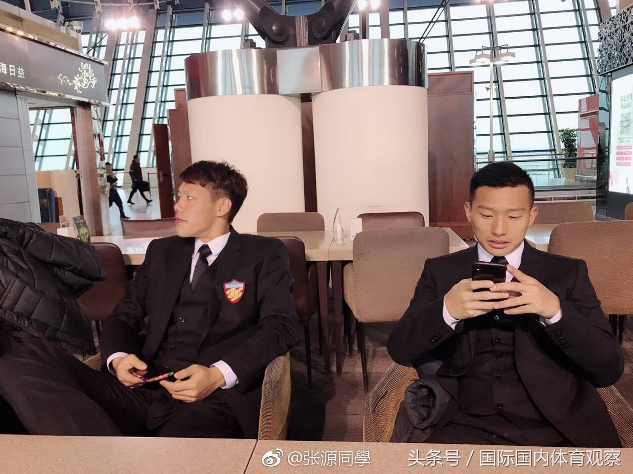 DG西装、rimowa旅行箱亚冠客场之旅派头十足天津权健受追捧！