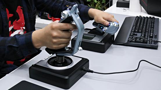 罗技x52评测视频,罗技x56飞行摇杆设置教程