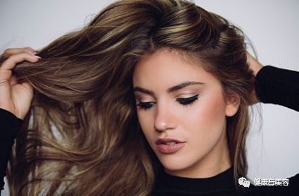 为什么经常烫染却仍有一头乌黑亮丽的秀发？明星护发秘籍大总结！