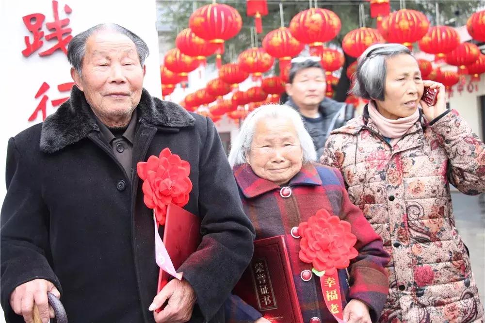 厉害了！诸暨有人每年都给这个村的老人发钱，已连续七年！