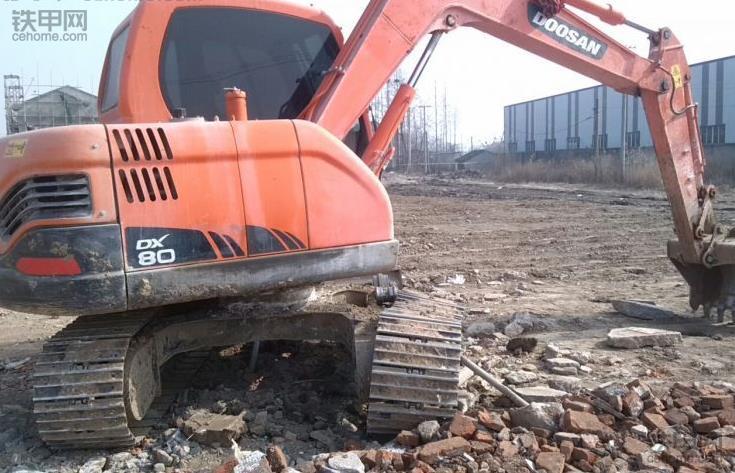 挖掘机链轨脱轨了怎么办,旋挖挖掘机掉链子怎么办