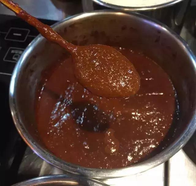 姑父的早餐店仅依赖这八款秘制米线配方，日接待量高达800人次