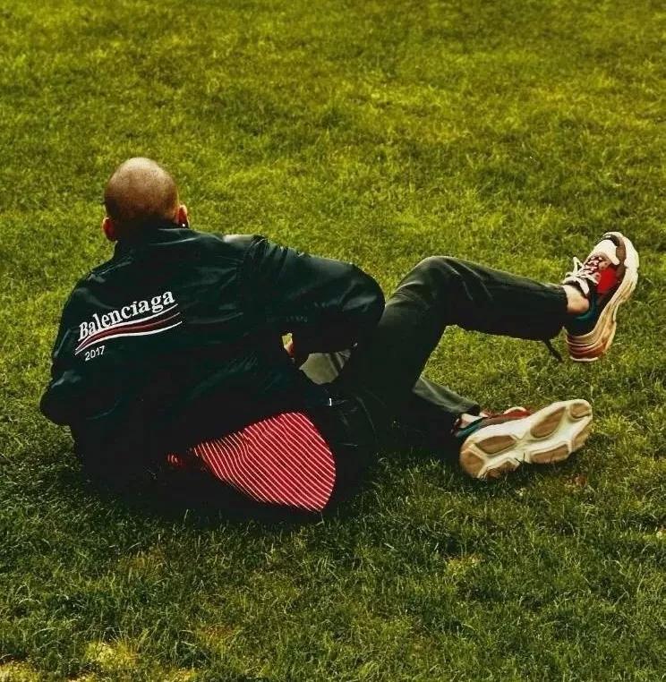 好看又便宜的运动鞋价格20元,好看又大牌的运动鞋