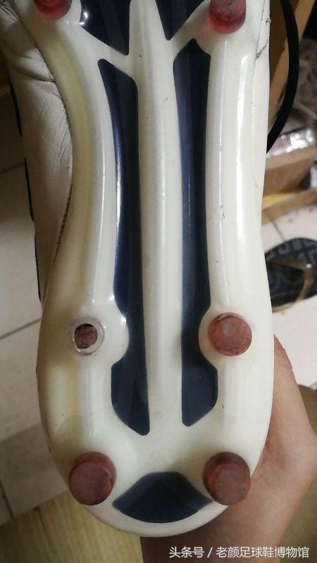 全是套路，塑料毛线组装在一起卖2000，解密足球鞋生产成本的秘密