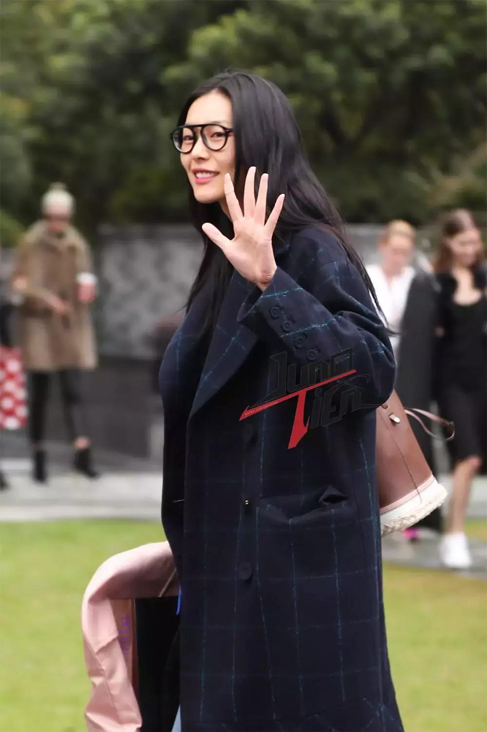 刘雯果然是穿搭高手,刘雯最新日常穿搭图片