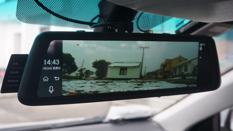 全面屏与后视镜的组合，威路特M8带来更安全的行车体验