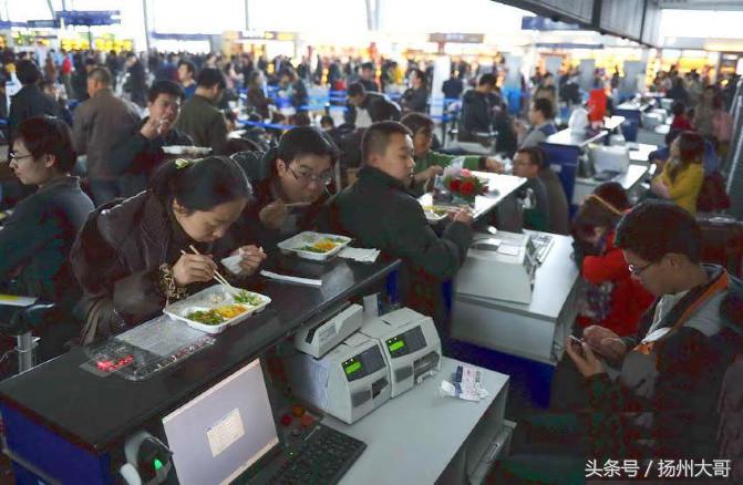 冬日乘飞机进*疆新**遇大雾,滞留银川机场一夜两天里遇到的有趣经历