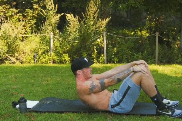 怎么练成八块腹肌,男生腹肌如何练成