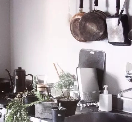 跟着“盐系”人设一起火了的,还有盐系家居