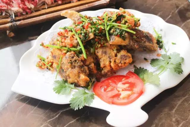 吃火锅还可以吃到自动飞起来！火爆北上广的升降机火锅登陆厦门！