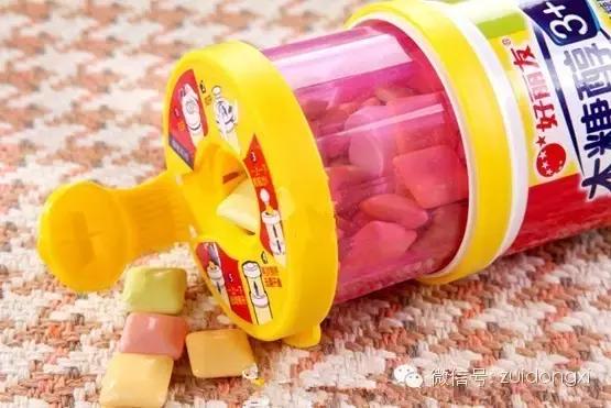 用100粒口香糖，体会舌吻的22种味道