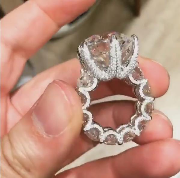 梅威瑟炫富新境界,梅威瑟炫富的生活视频