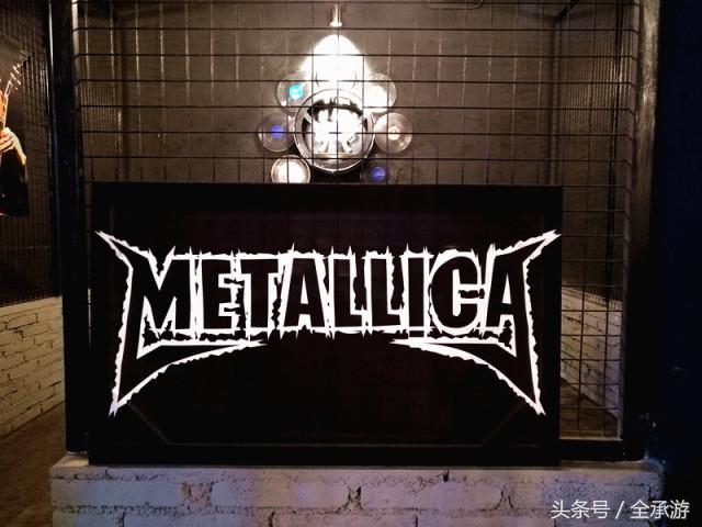 吃烧烤遇上路边歌唱,吃在承德