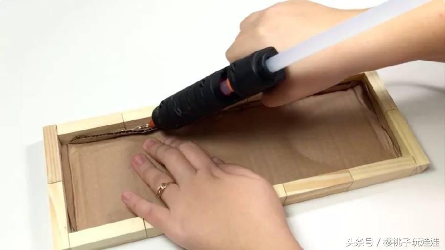 自己动手diy芭比娃娃,手工diy给芭比做小屋