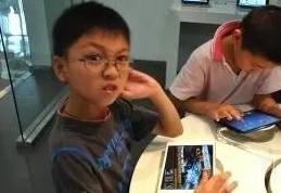 手机游戏是怎样毒害青少年的,手机游戏害惨了多少青少年