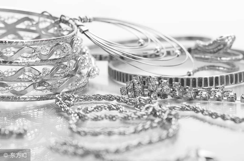 男朋友送的银手镯断了怎么处理,男朋友送的银镯子突然断掉