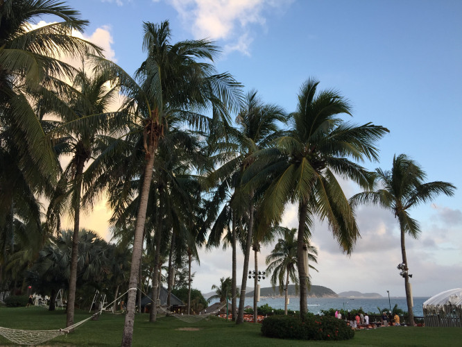 带上父母去看海完整视频,带你去三亚一起看海享受亲子时光