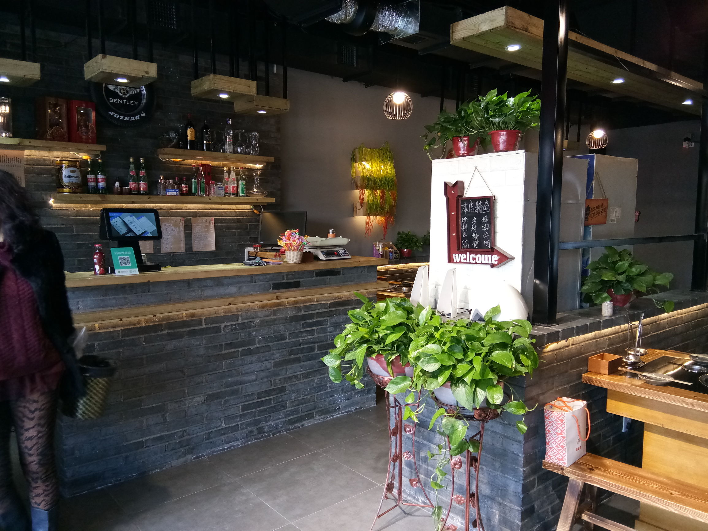 西安这家串串店火了,西安这家串串摊价格很实惠