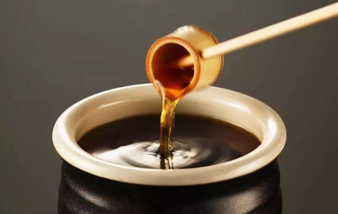 鱼刺卡喉咙，你还在喝醋吞饭？90%的人都在用错误办法自救！