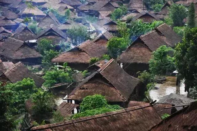 自驾游怎么穿越雪谷,自驾穿越雪地雾凇视频