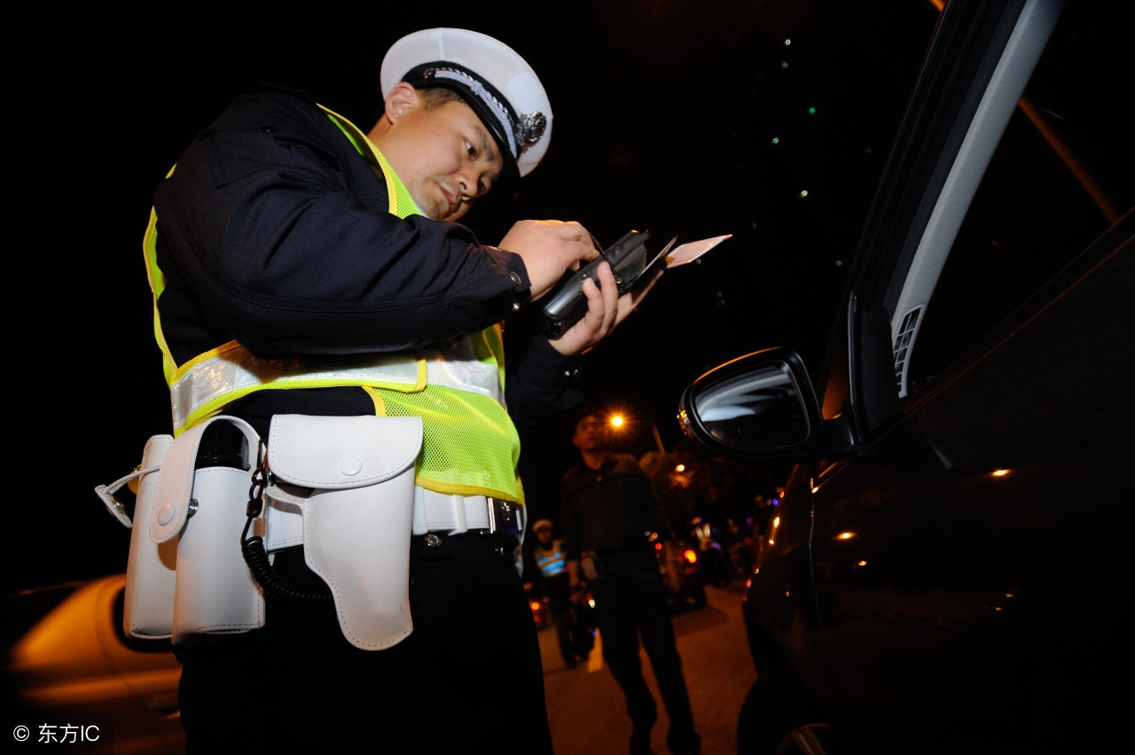 如何合法的扣押欠债人的车,债主扣押欠债人的营运车是否合法