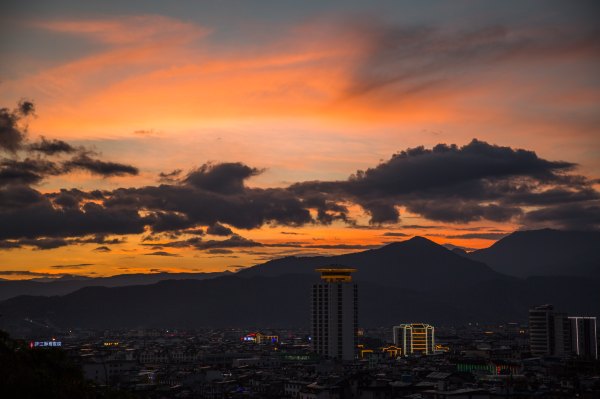 涓芥睙涓轰綍鐏垎,涓芥睙涓轰粈涔堝姝ゅ彈娆㈣繋