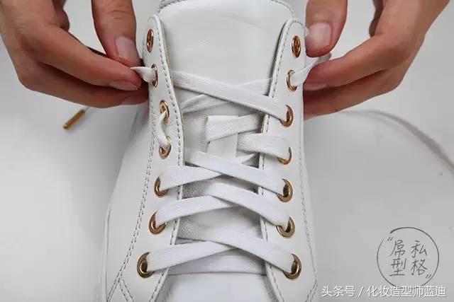 简单又不容易松的系鞋带小技巧,穿鞋带的方法教程慢动作双蝴蝶结