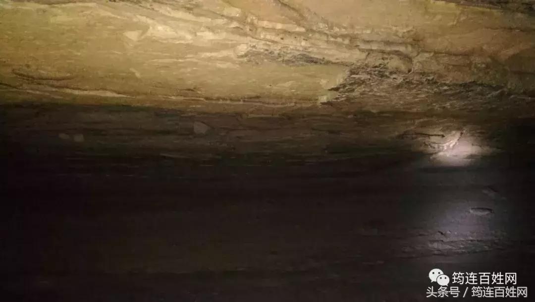 贵州女子探洞,贵州姑娘探山洞