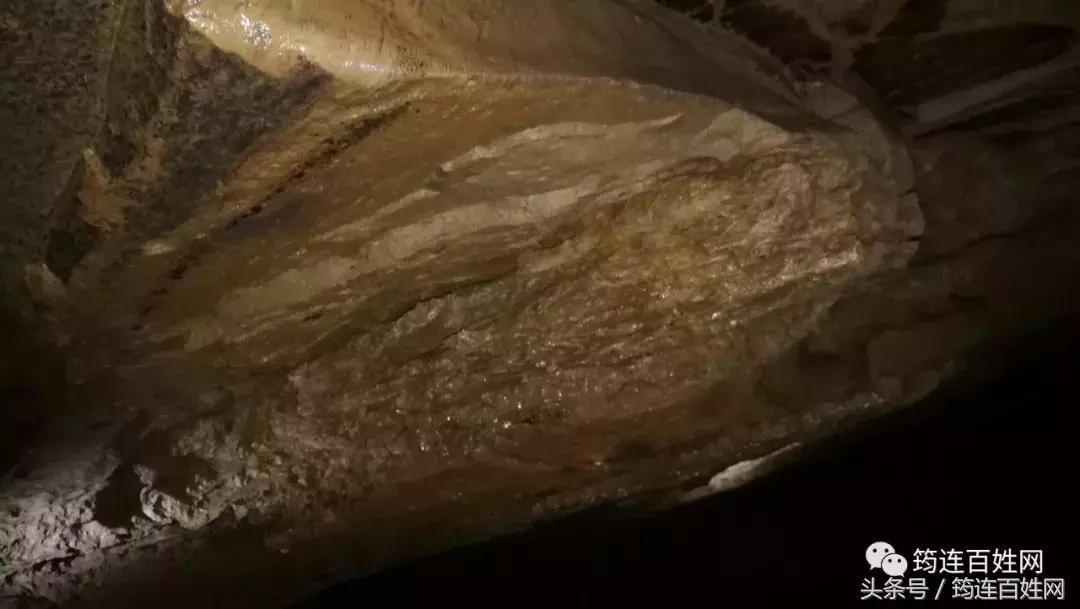 贵州女子探洞,贵州姑娘探山洞