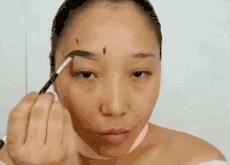 爆红网络靠一头绿发？让80万人沦陷的绝世美颜，竟是靠化妆台上的