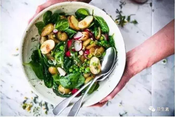 女童来例假十天,妈妈发现三岁女儿来例假