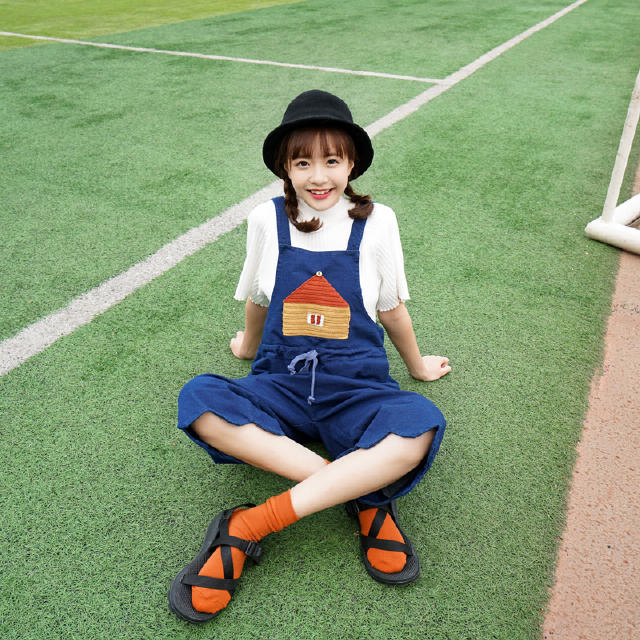 童真背带裤释放夏日活力