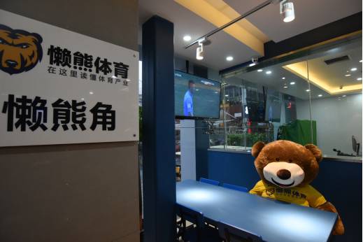 足球是生活的一部分,衣食住行就是生活