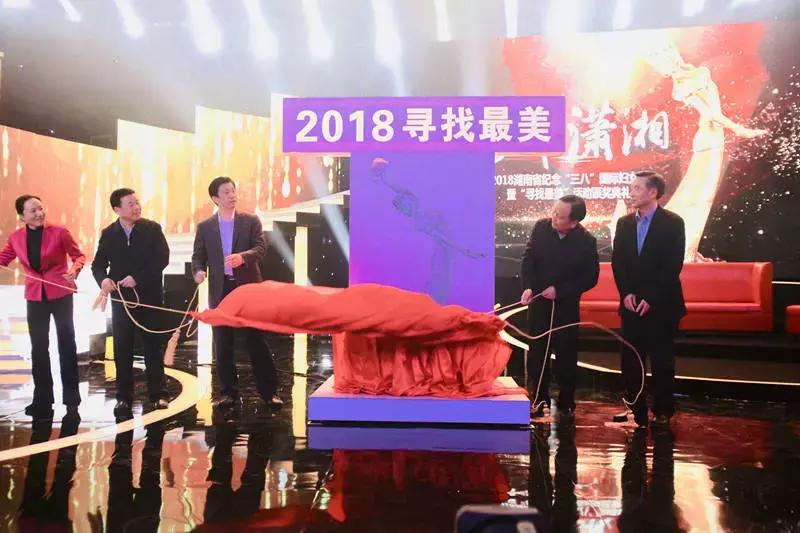 婀栧崡鏄ュぉ璧翠竴鍦鸿姳娴风殑绾︿細,涓囩墿澶嶈嫃缇庝附鑺辨湹