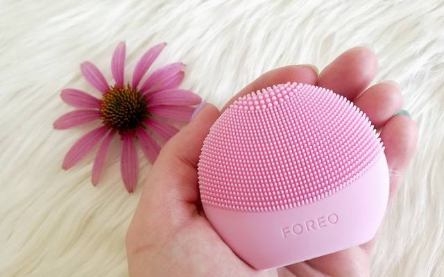 这款可去除99.5%彩妆残留的“粉扑式”硅胶洁面仪，敏感肌也能用