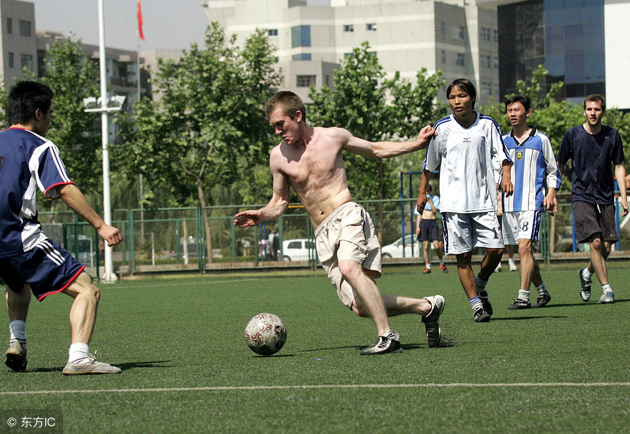 学踢足球的第一步,踢足球是有哪些要求