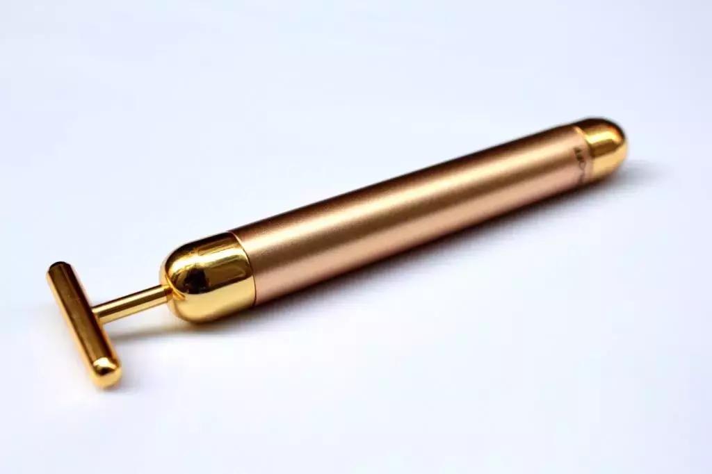 我们让4个直男猜化妆品，女生们哭晕在厕所！哈哈哈哈...