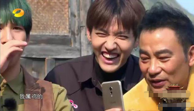 明星们牙花子笑飞的瞬间，杨幂是“豁牙老太”，吴亦凡成“村傻”