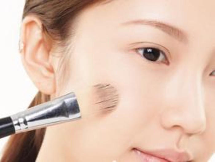 皮肤油不好化妆？学这几招妆容服帖又清爽