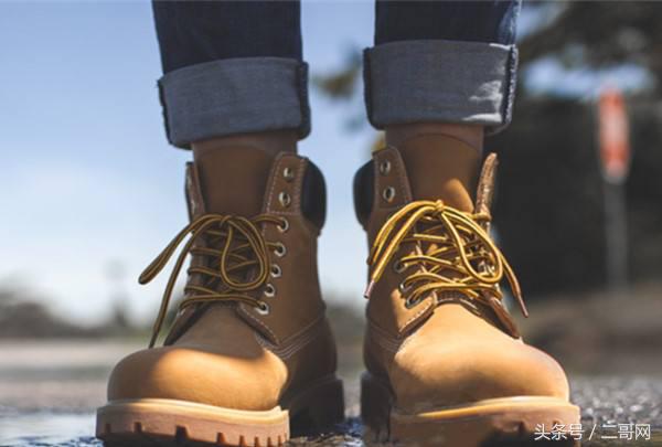马丁靴会越穿越大吗,什么的马丁靴好看耐穿