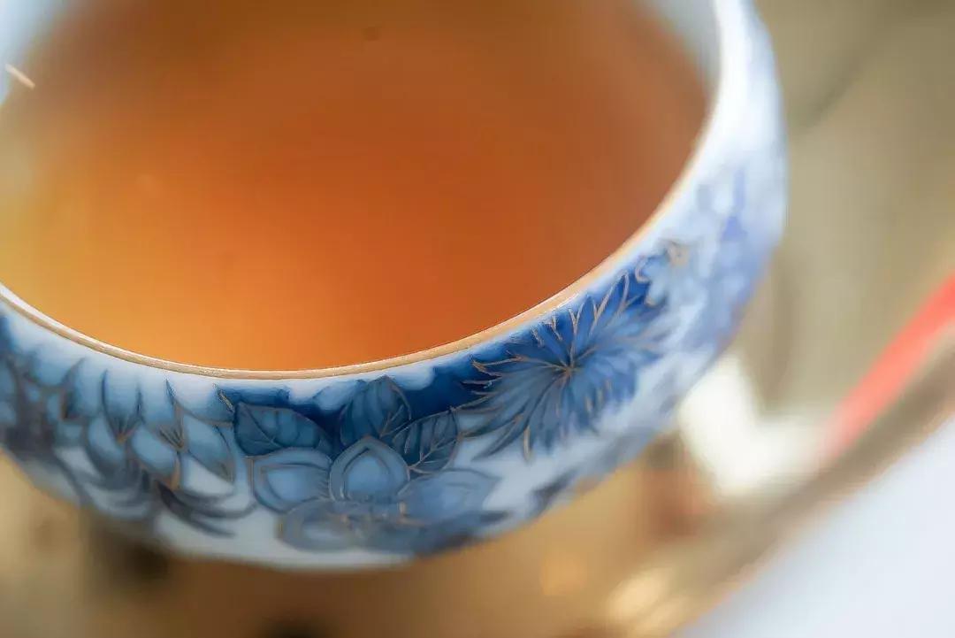 喝水一定要选择一个好杯子,选杯子颜色重要还是图案重要