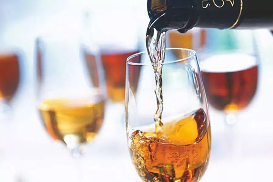 干红葡萄酒是甜的还是苦的,赤霞珠干红葡萄酒是甜的吗