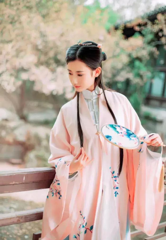 优雅的女人如诗,优雅别致散发着淡淡的女人香