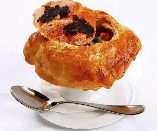 狂欢：当小金人遇上12000杯香槟