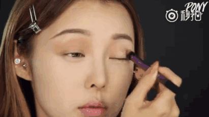 眼线睫毛膏眼影的化妆顺序,眼部化妆新人教程手涂眼影